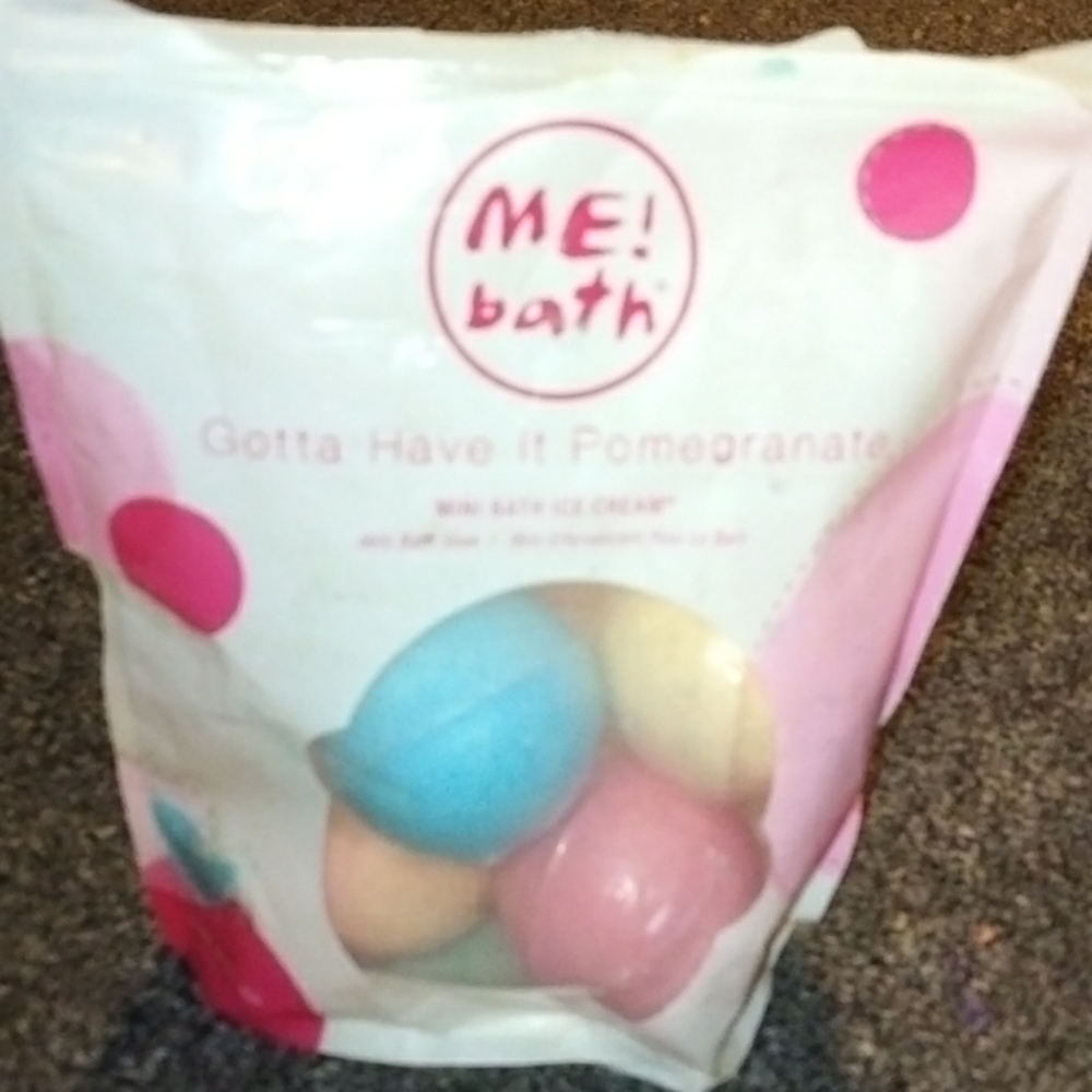 Me! Bath pomegranate bath bombs